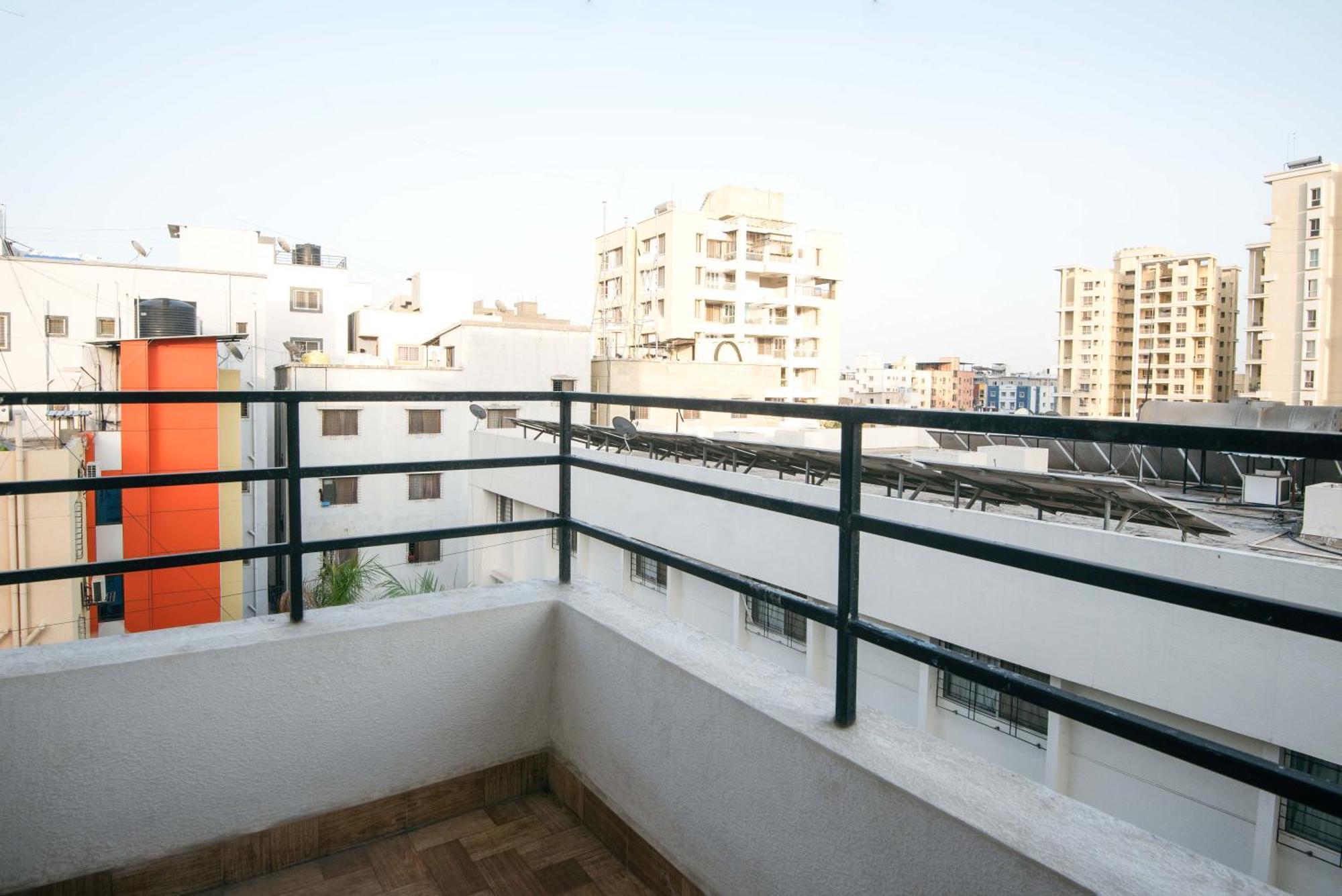 Отель Treebo Empire Executive Premium, Hinjewadi Хинджавади Экстерьер фото
